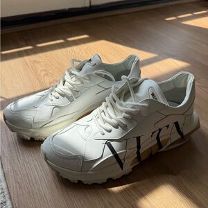Valentino Garavani white sneaker with logo